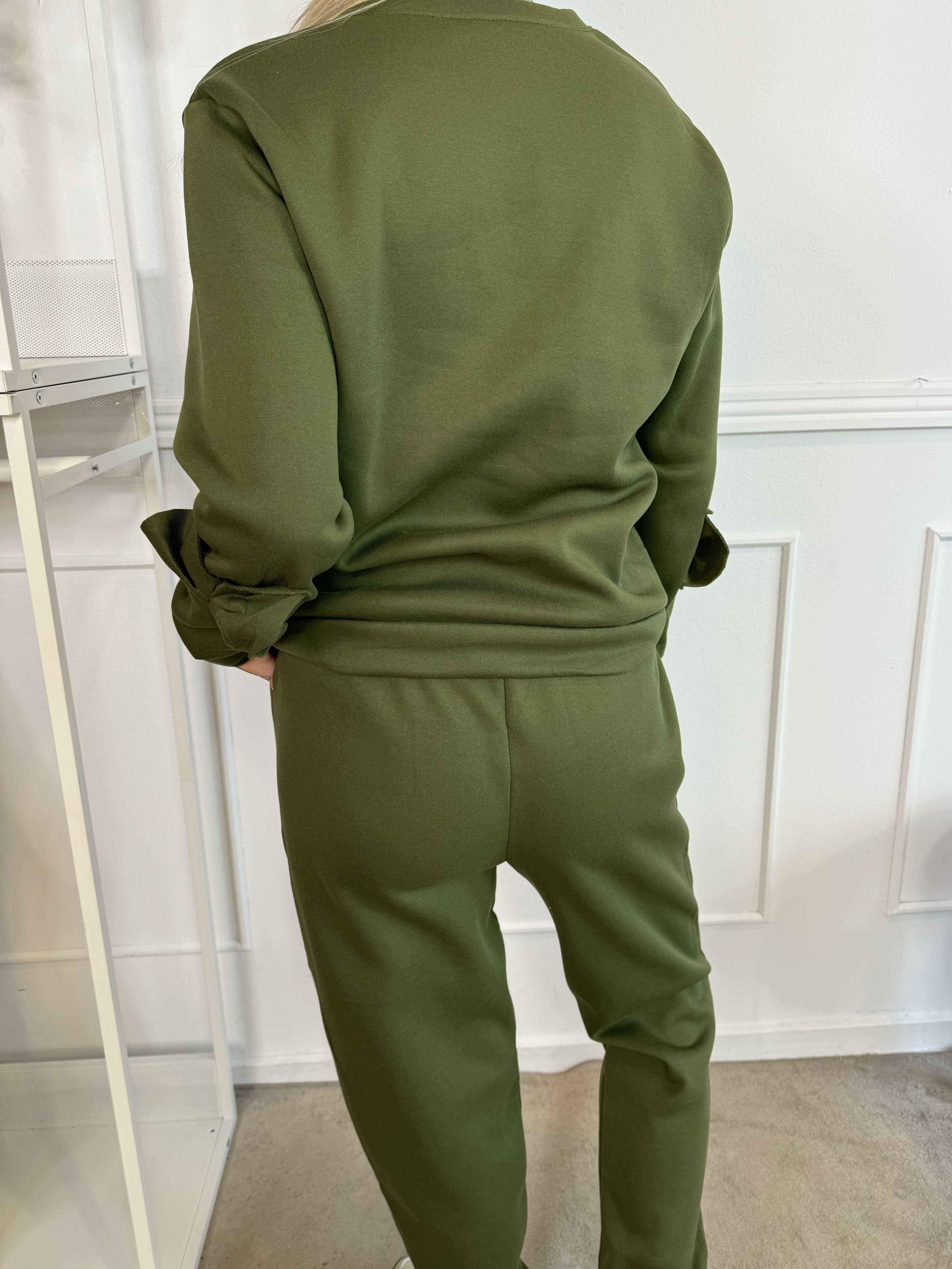 Yeva - Joggingdräkt med små rosetter